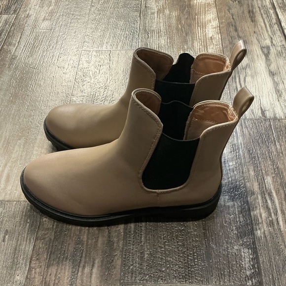 Women’s Tan Chelsea Boots Size 8 - Picture 2 of 12